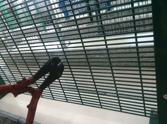 Anticut 358 Yüksek Güvenlik Çit Galvanizli Tel Tozla Kaplanmış