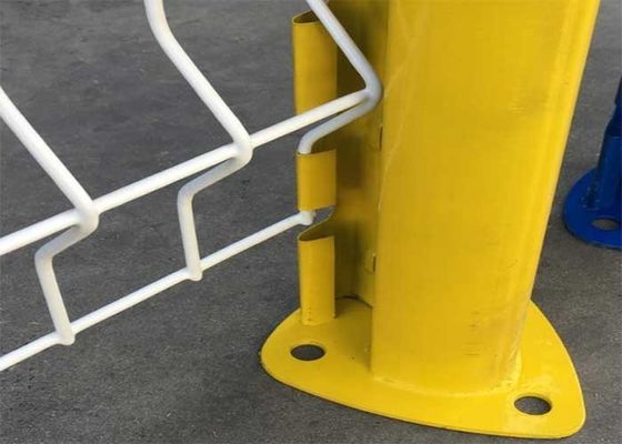 Otoyol için 3 boyutlu kaynaklı V Mesh Güvenlik Çitleri 55 * 200mm