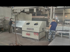 Aksesuarların takılması için çit direkleri deliniyor