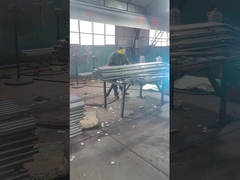 Çit konektörü çit direğine kaynak yapılıyor