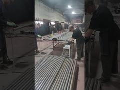 Korkuluk direklerine korkuluk aksesuarları kaynak yapılıyor