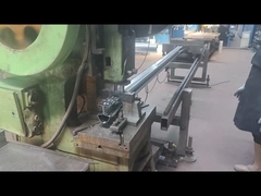 Şeftali direği yumruklanıyor