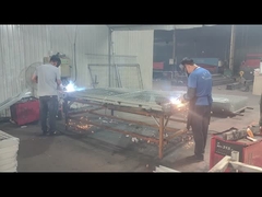 Güvenlik çiti kaynak ediliyor